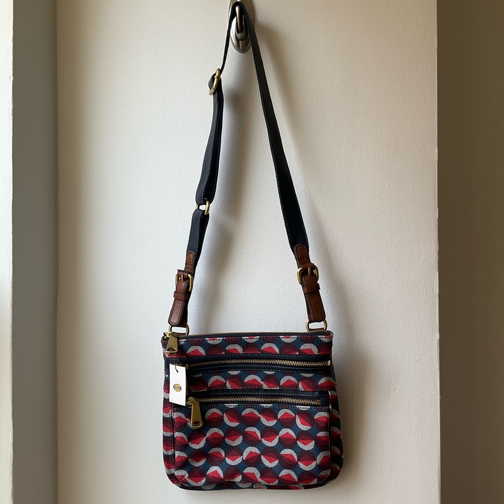 NWT Fossil Explorer Red Blue Crossbody Bag with Retro Wave Design - Picture 4 of 8